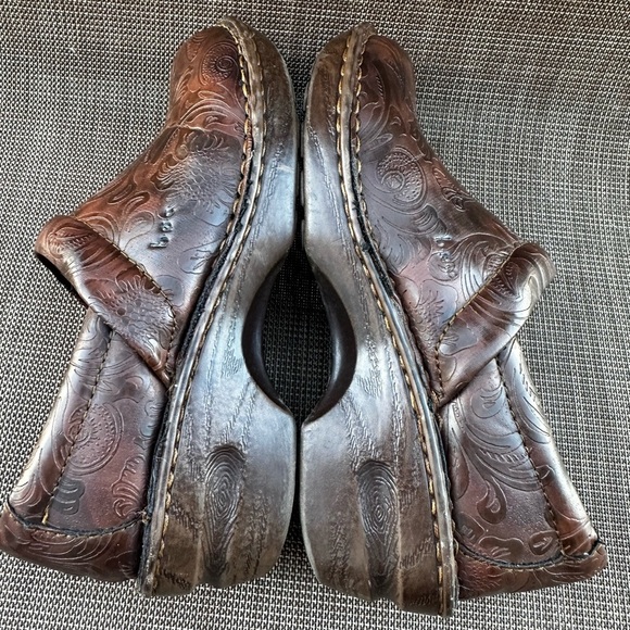 B.O.C. Peggy Slip-On Clog Nursing Clog Faux Leather Size 7 Embossed Deaign - Picture 8 of 11